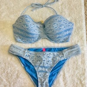 Victoria’s Secret bikini 👙 size 34DD // M